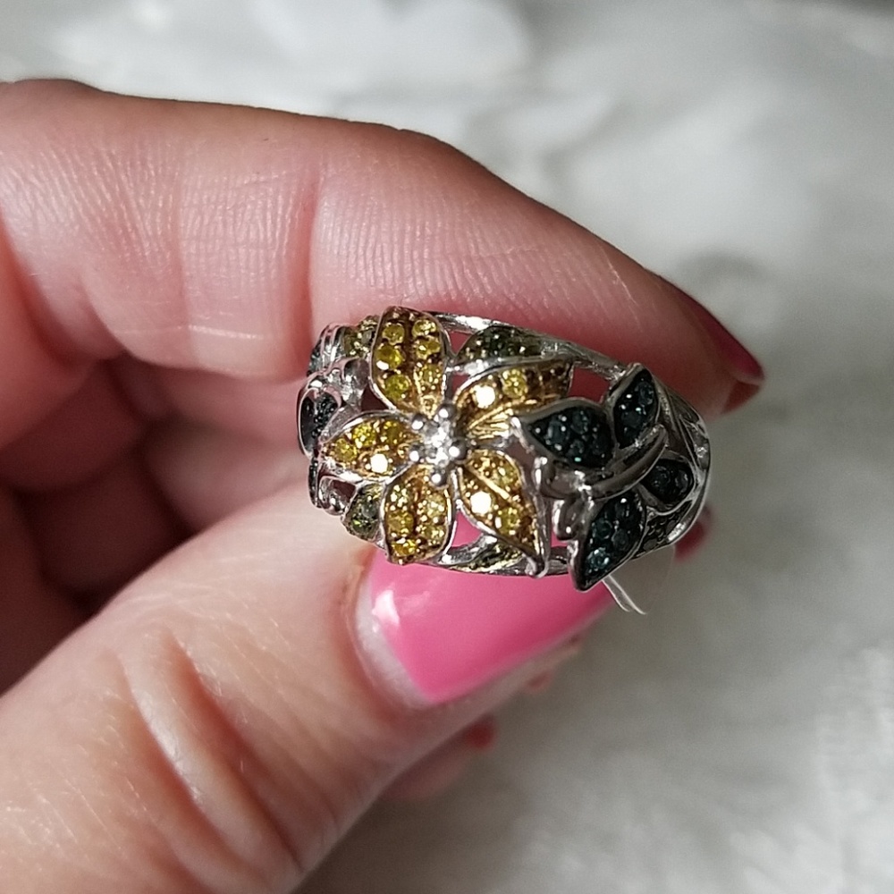 NWT Sterling Diamond Flower Ring - Picture 2 of 8